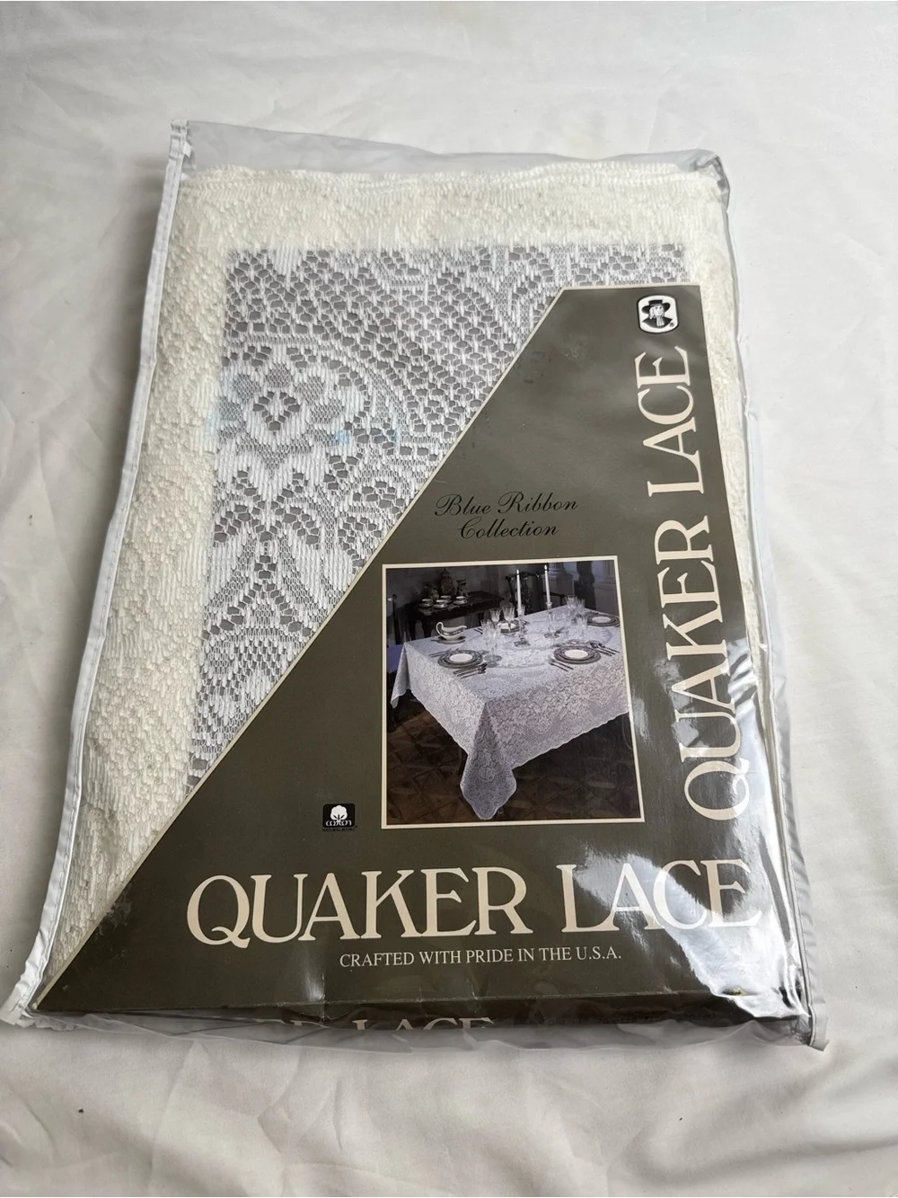 New Quaker Lace Blue Ribbon Collection Oblong Tablecloth American Beauty 70x126